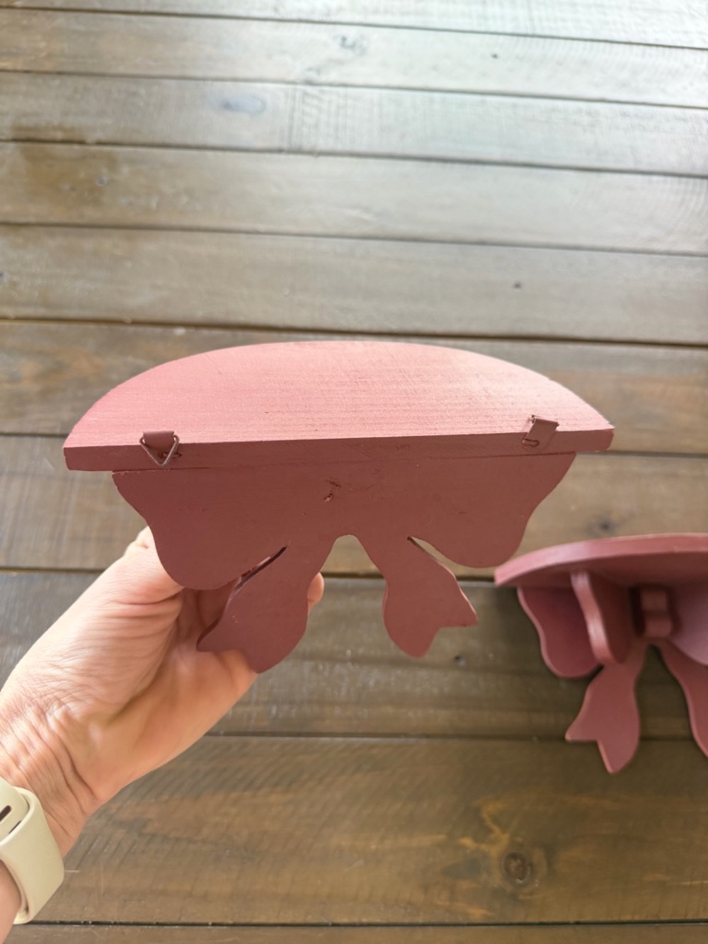 Set of 2 Rustic Wood Wall Shelves Bow Design Farmhouse Decor Red Vintage Style - Picture 6 of 10